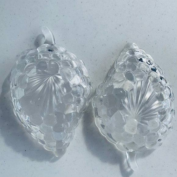 Vintage 1950’s Anchor Hocking Clear Glass Grape Cluster Dishes - Picture 2 of 3